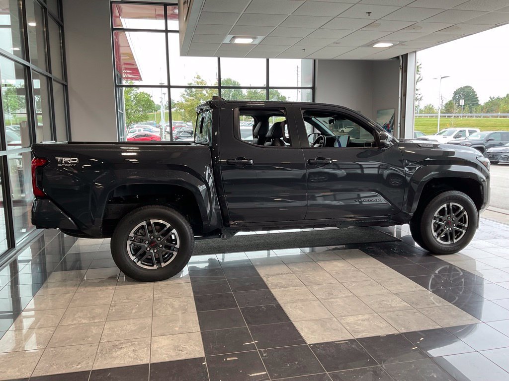 Certified 2025 Toyota Tacoma TRD Sport w/ TRD Sport Premium Package AWD/4WD image 6