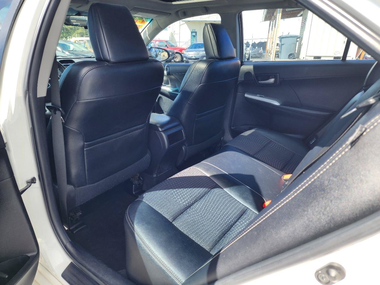 Used 2014 Toyota Camry SE FWD image 21