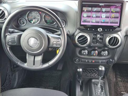 Used 2015 Jeep Wrangler Unlimited Sahara AWD/4WD image 26