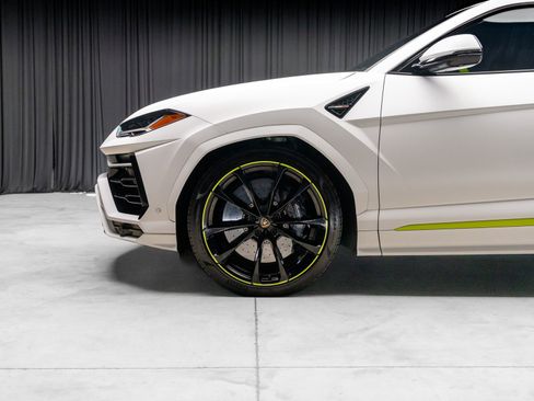 Used 2022 Lamborghini Urus image 3