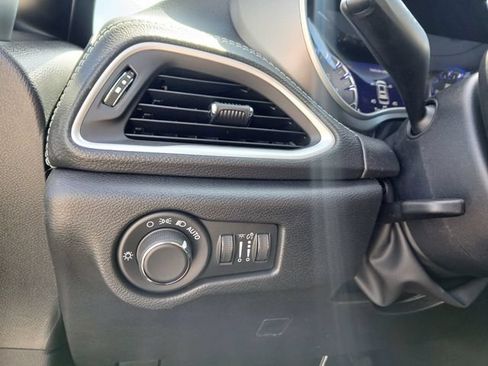 New 2027 Chrysler Pacifica Select FWD image 30