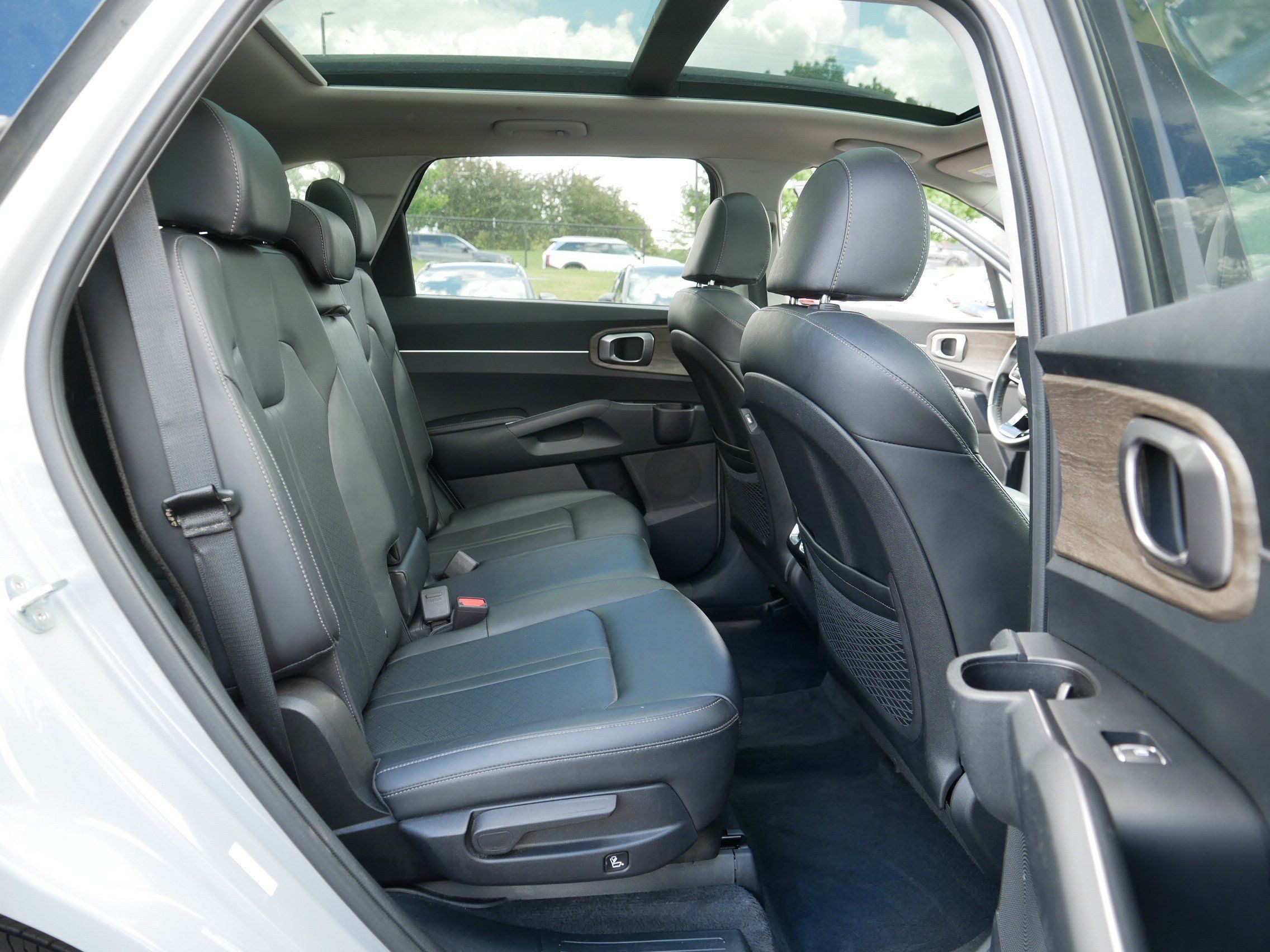 Used 2023 Kia Sorento S w/ Panoramic Sunroof Package AWD/4WD image 18