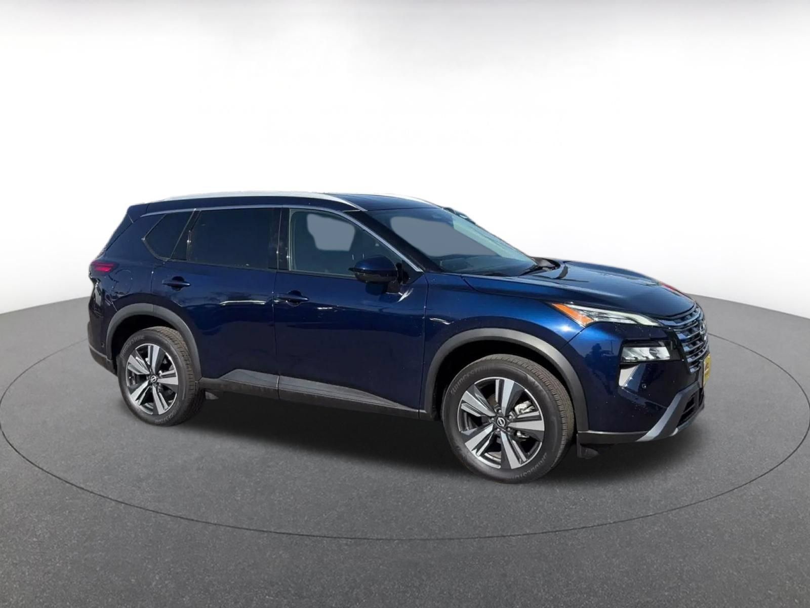 Used 2026 Nissan Rogue SL FWD image 2