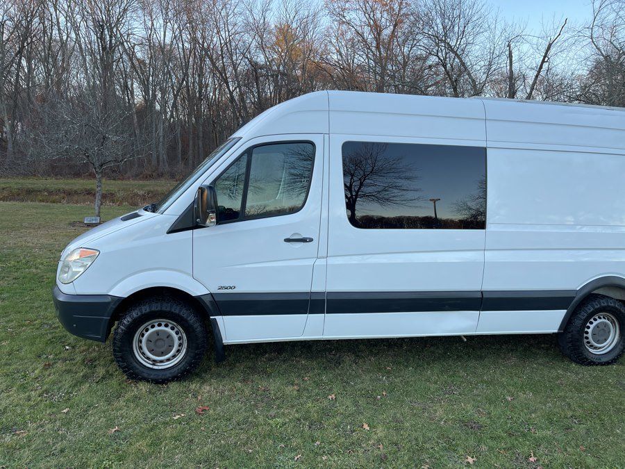 Used 2011 Freightliner Sprinter 2500 RWD image 18