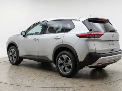 Used 2025 Nissan Rogue SV image 6