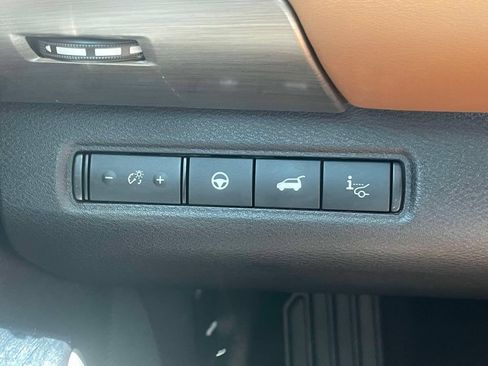 Used 2025 Nissan Pathfinder Platinum FWD image 21
