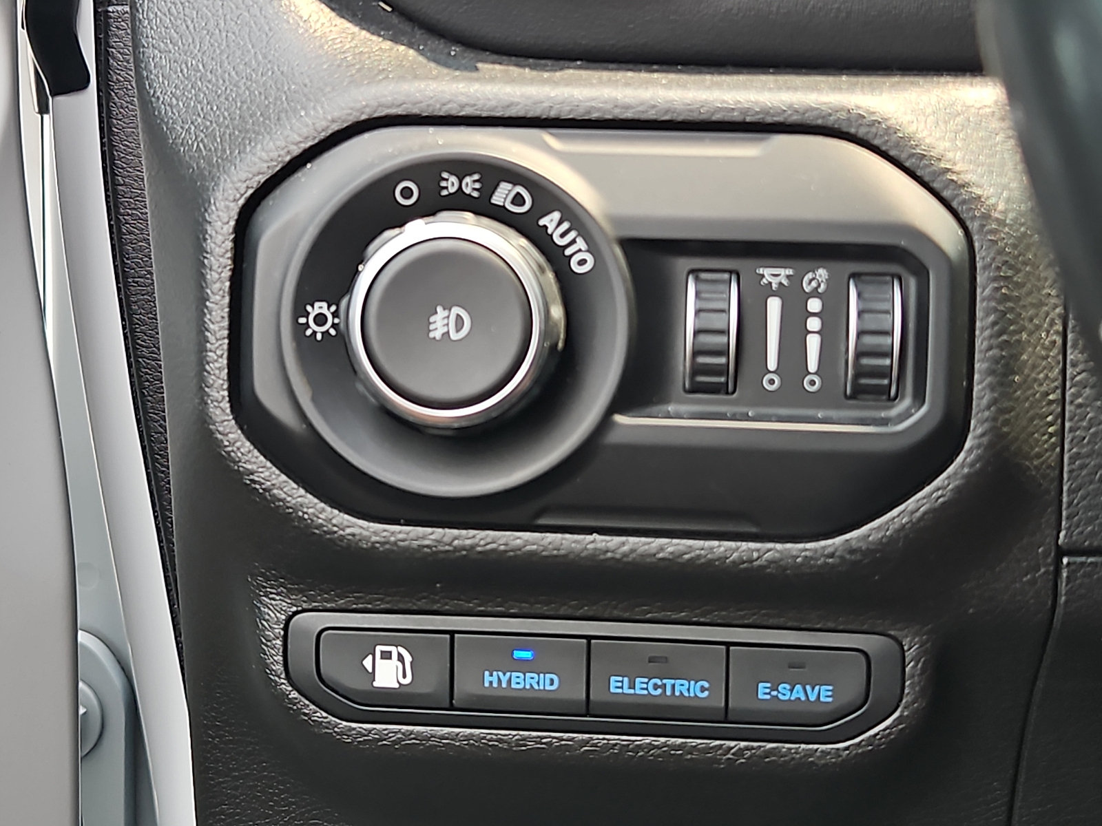 Used 2021 Jeep Wrangler Unlimited Sahara w/ Cold Weather Group AWD/4WD image 26