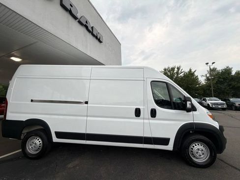 Used 2025 RAM ProMaster 2500 w/ Convenience Group FWD image 4