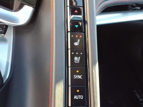 Used 2022 Chevrolet Corvette Stingray Premium Conv w/ Z51 Performance Package image 29
