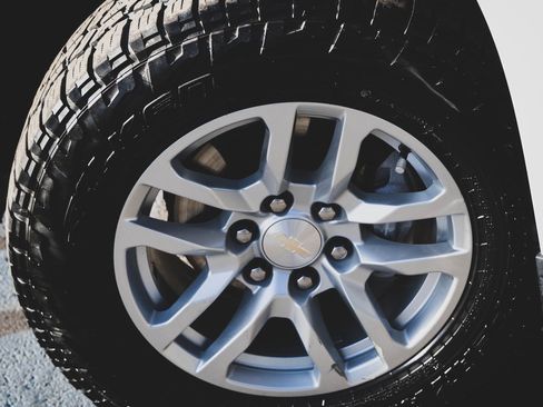 Used 2021 Chevrolet Silverado 1500 LT w/ Z71 Off-Road Package image 24