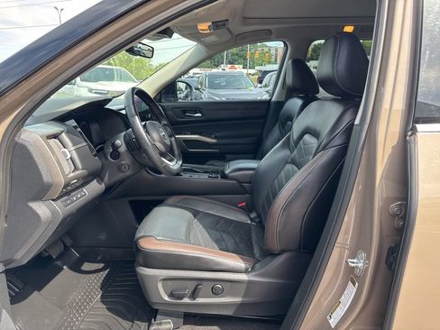 Used 2023 Nissan Pathfinder Platinum AWD/4WD image 14