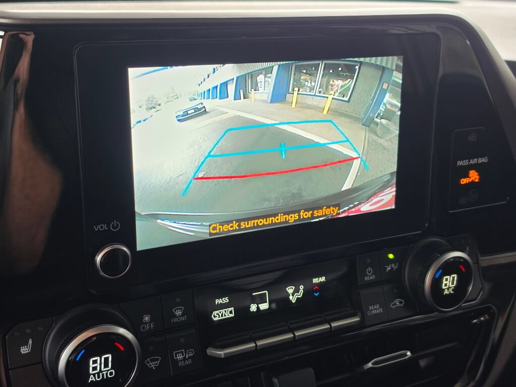Used 2023 Toyota Highlander XLE AWD/4WD image 33