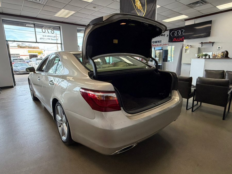Used 2011 Lexus LS 460 w/ Comfort Pkg RWD image 17
