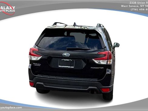 Used 2023 Subaru Forester Premium image 6