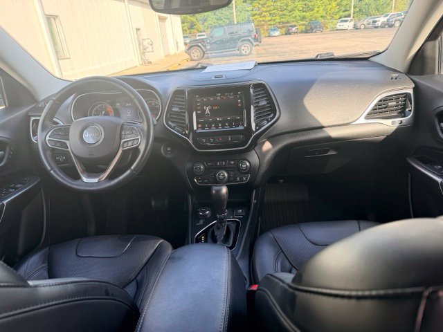 Used 2019 Jeep Cherokee Limited w/ Luxury Group AWD/4WD image 2