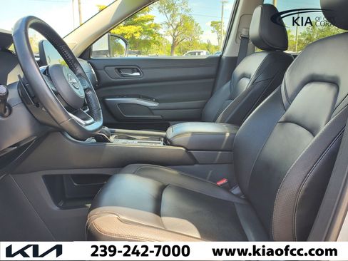 Used 2023 Nissan Pathfinder SL w/ SL Premium Package FWD image 18
