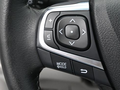 Used 2016 Toyota Camry XLE image 17