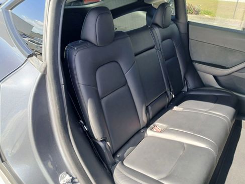 Used 2021 Tesla Model Y 2WD image 15