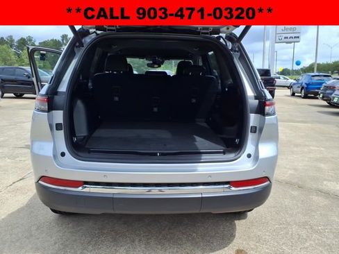 Used 2024 Jeep Grand Cherokee Limited image 18