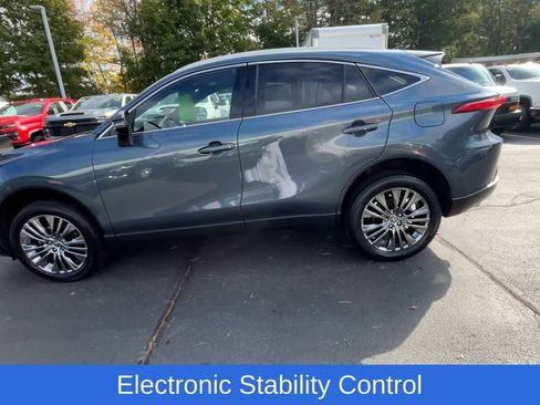 Used 2024 Toyota Venza XLE image 10