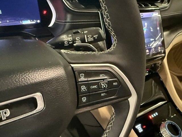 Used 2023 Jeep Grand Cherokee Limited AWD/4WD image 47