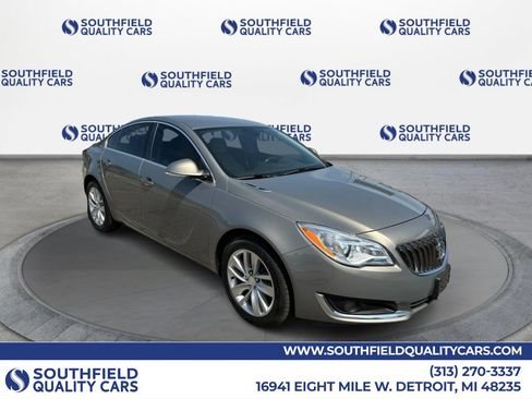 Used 2017 Buick Regal AWD image 1