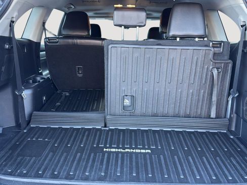 Used 2022 Toyota Highlander XLE image 22