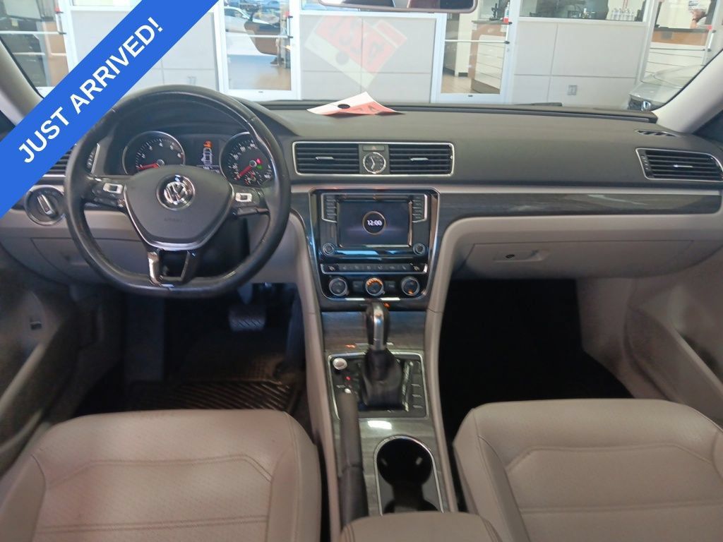 Used 2017 Volkswagen Passat 1.8T SE FWD image 5