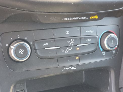 Used 2018 Ford Focus SE image 5