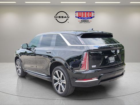 Used 2025 Cadillac Escalade IQ Luxury 2 w/ LPO, Premium Carpet Package AWD/4WD image 4