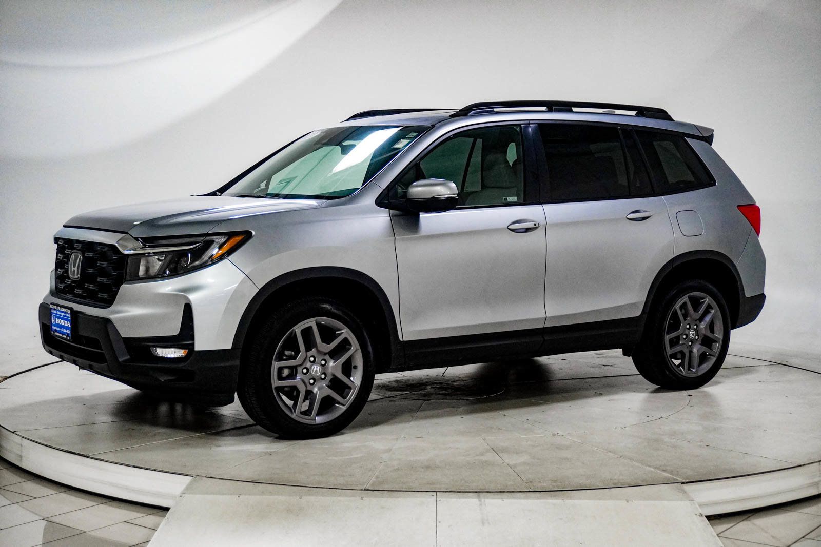 Used 2023 Honda Passport EX-L image 4