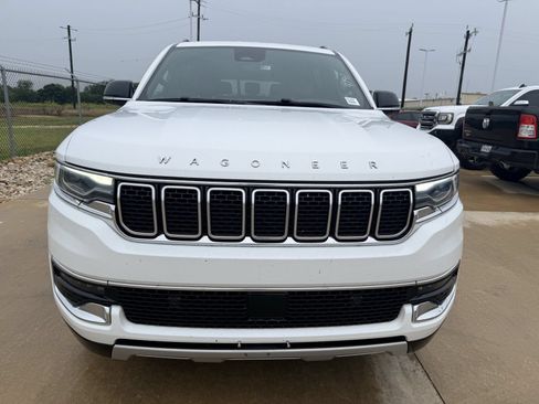 Used 2024 Jeep Wagoneer L Series II RWD image 9