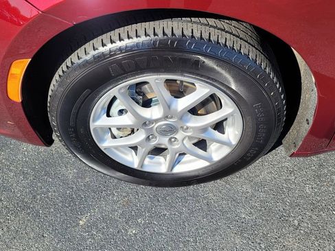 Used 2023 Chrysler Pacifica Touring-L FWD image 6
