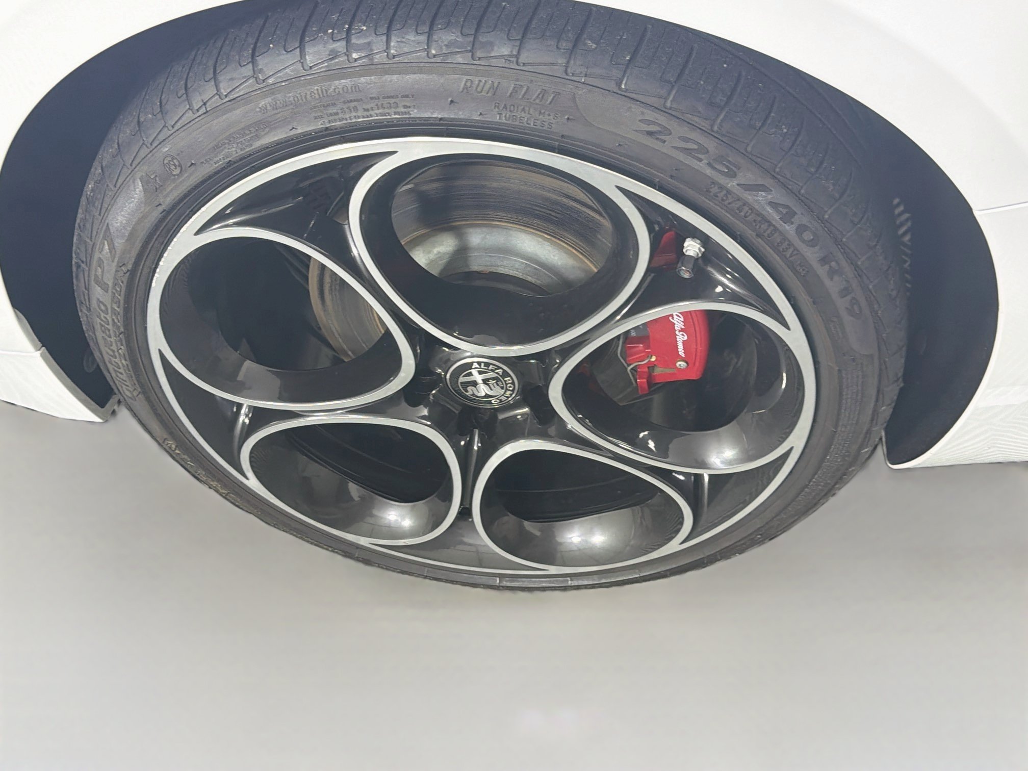 Used 2023 Alfa Romeo Giulia Veloce RWD image 11