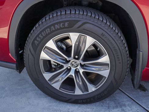 Used 2022 Toyota Highlander XLE image 12