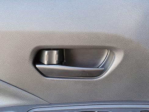 Used 2025 Nissan Versa S w/ Trunk Package image 28