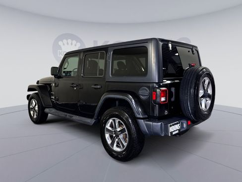 Used 2018 Jeep Wrangler Unlimited Sahara AWD/4WD image 4