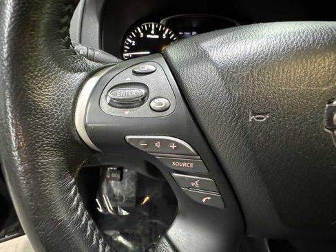 Used 2019 Nissan Pathfinder SV image 24