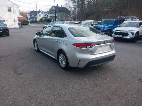 Used 2024 Toyota Corolla LE w/ LE Convenience Package image 4