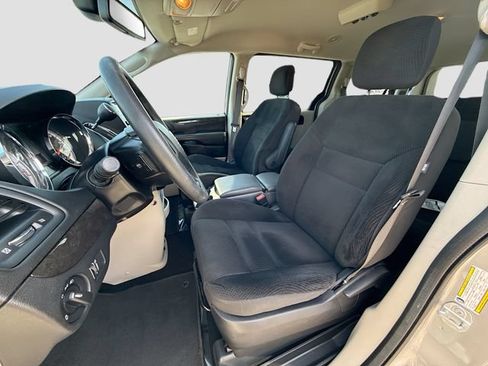 Used 2020 Dodge Grand Caravan SE FWD image 19