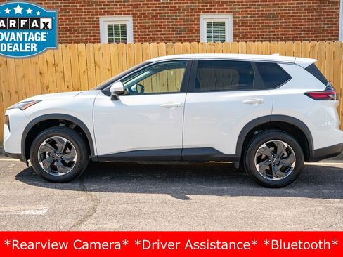 Used 2024 Nissan Rogue SV image 10