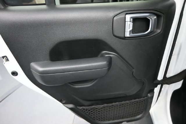 Used 2022 Jeep Gladiator Sport AWD/4WD image 16