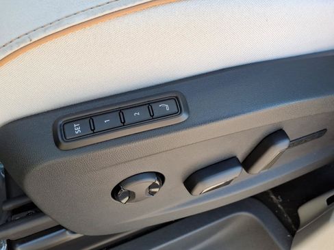 New 2025 Volkswagen ID. Buzz 1st Edition AWD/4WD image 12