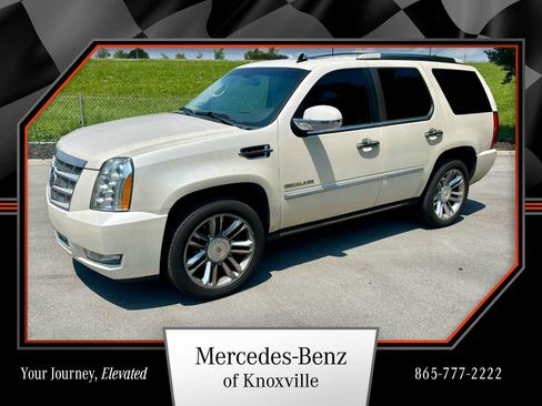 Used 2012 Cadillac Escalade Platinum RWD image 1