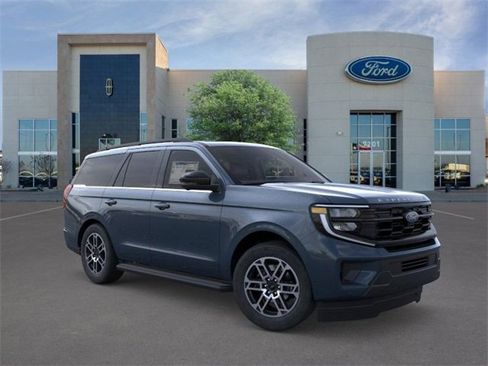 New 2025 Ford Expedition Active image 7