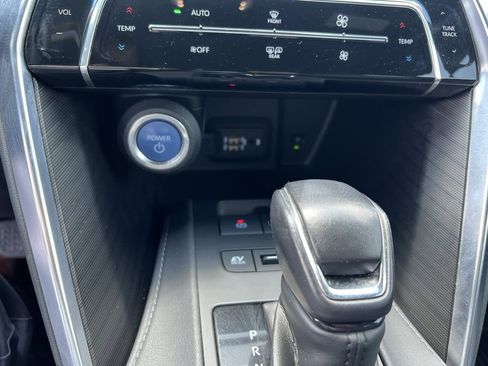 Used 2021 Toyota Venza Limited w/ Advanced Technology Package image 18