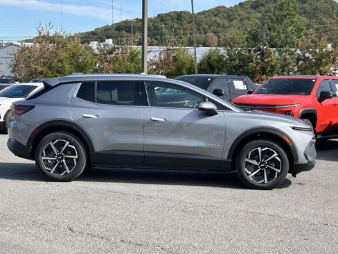 New 2026 Chevrolet Equinox EV LT AWD/4WD image 2