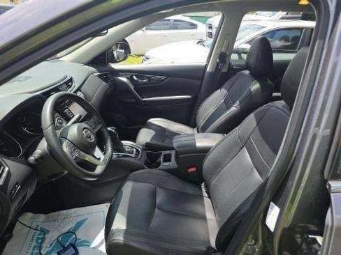 Used 2017 Nissan Rogue SL w/ SL Premium Package FWD image 4