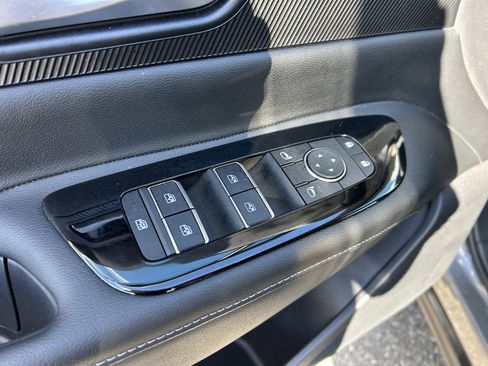 Certified 2025 Nissan Murano SV image 30