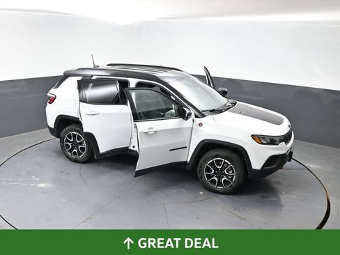 Used 2025 Jeep Compass Trailhawk AWD/4WD image 60